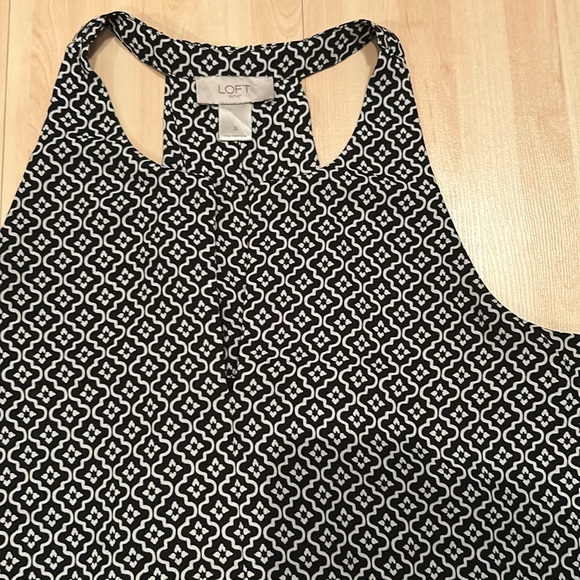 The Loft lined tank top with pleated column in back. - Picture 8 of 9